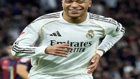 那不勒斯2球逆转維羅纳，克瓦拉茨赫利亞梅開二度，波利塔諾傳射建功