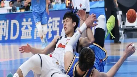 “2025年F1赛季前测试大幕拉开，赛车竞技热潮席卷而来”