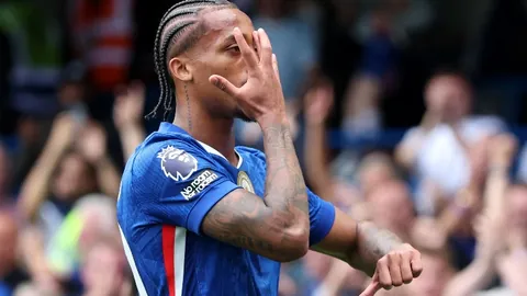 久事男篮上海主场强势击败广东东阳光，比分115-81